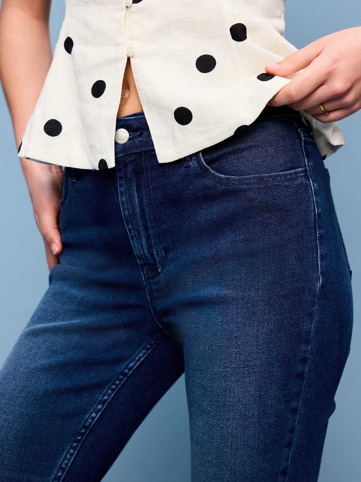 High-Waisted Wow Capri Jeans - Dark Wash