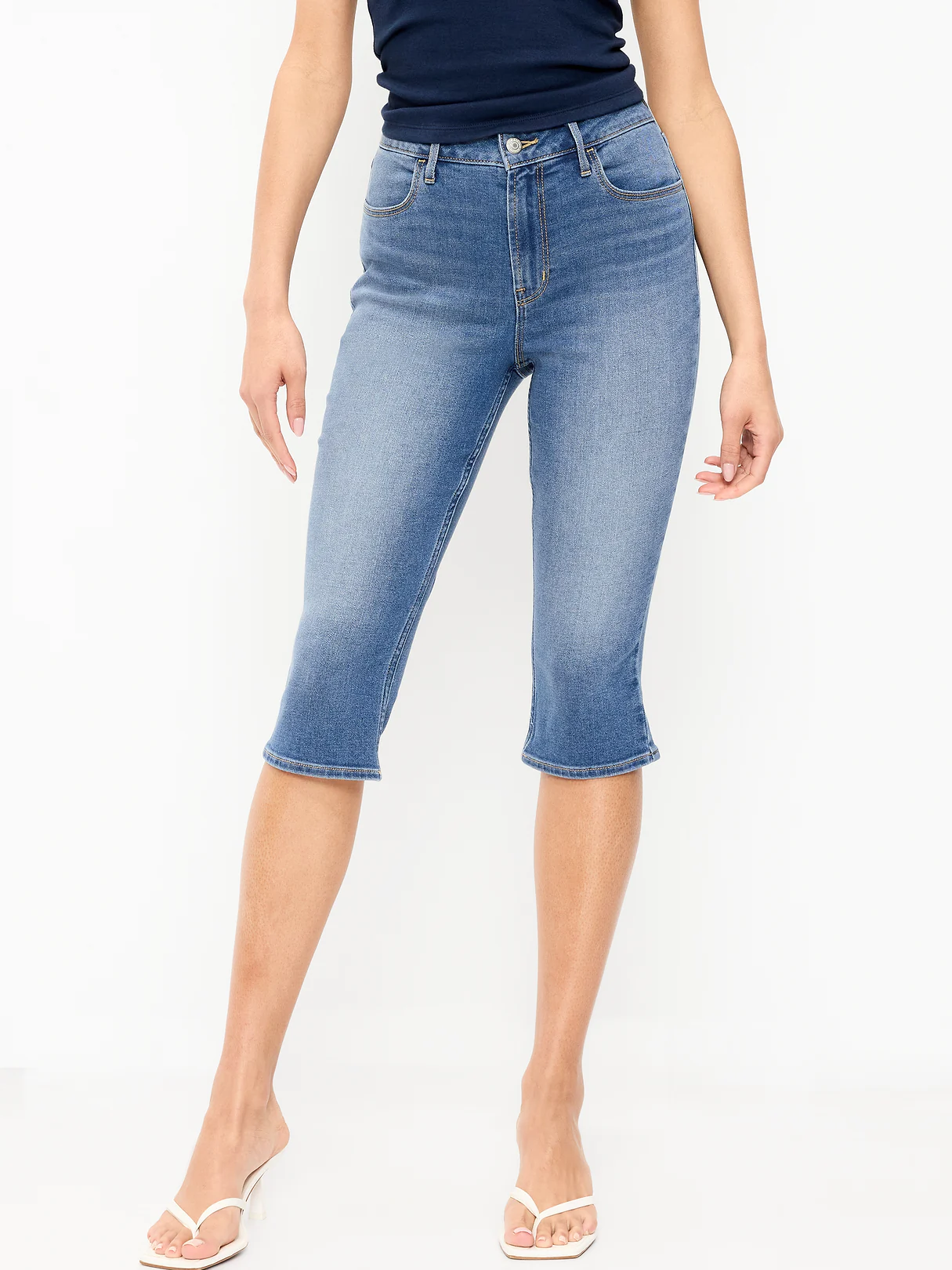 High-Waisted Wow Capri Jeans - Medium Blue Wash