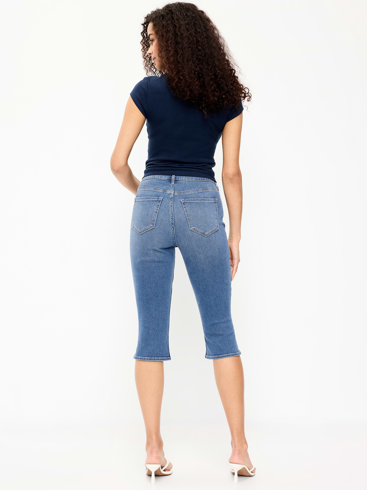 High-Waisted Wow Capri Jeans - Medium Blue Wash