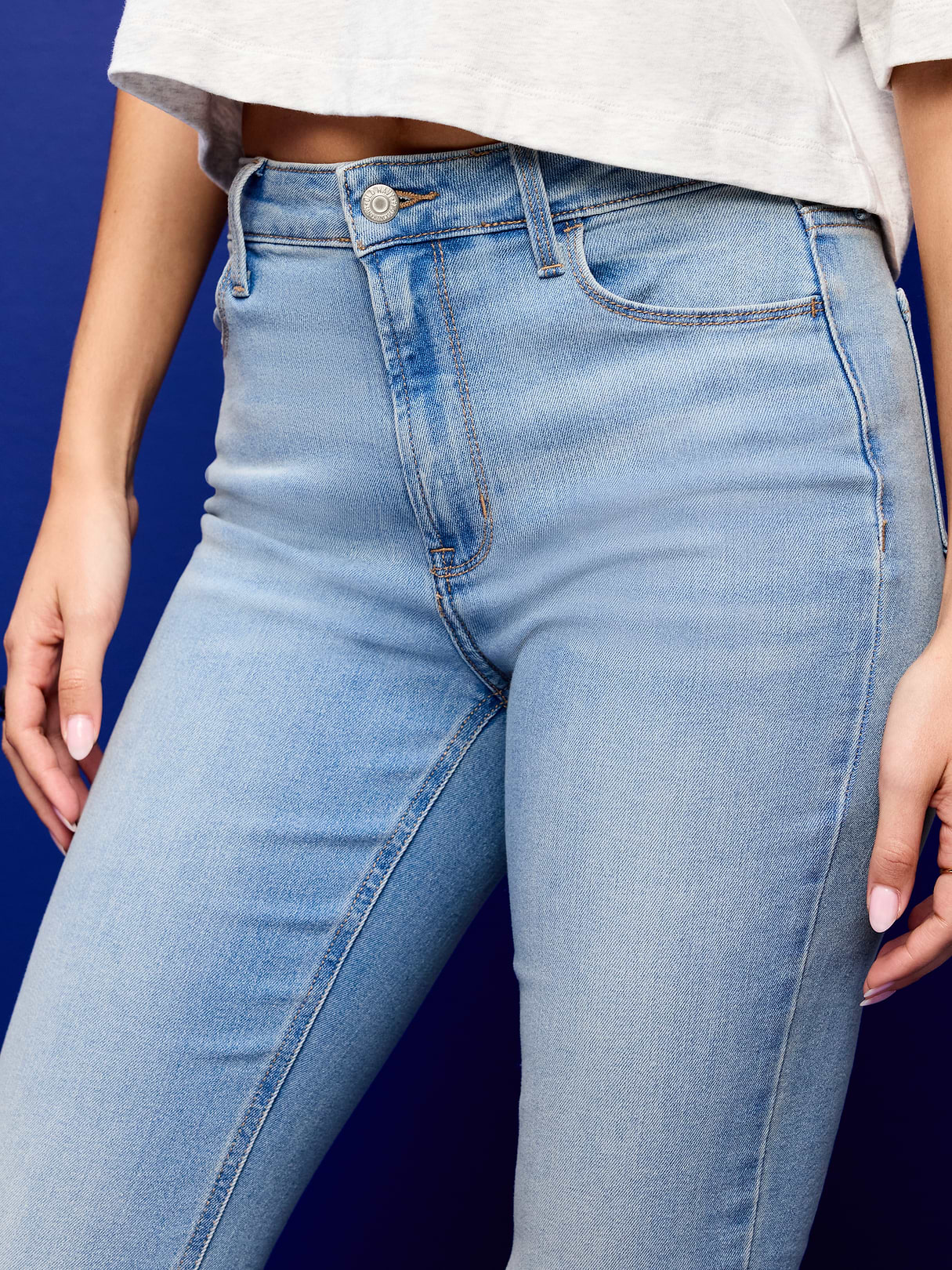 High-Waisted Wow Flare Jeans - Light Wash