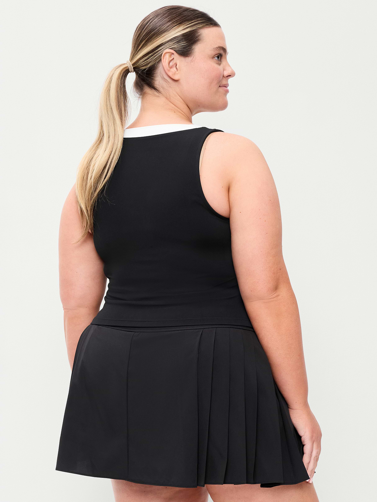 StudioSmooth Cropped Tennis Tank Top - Black Jack