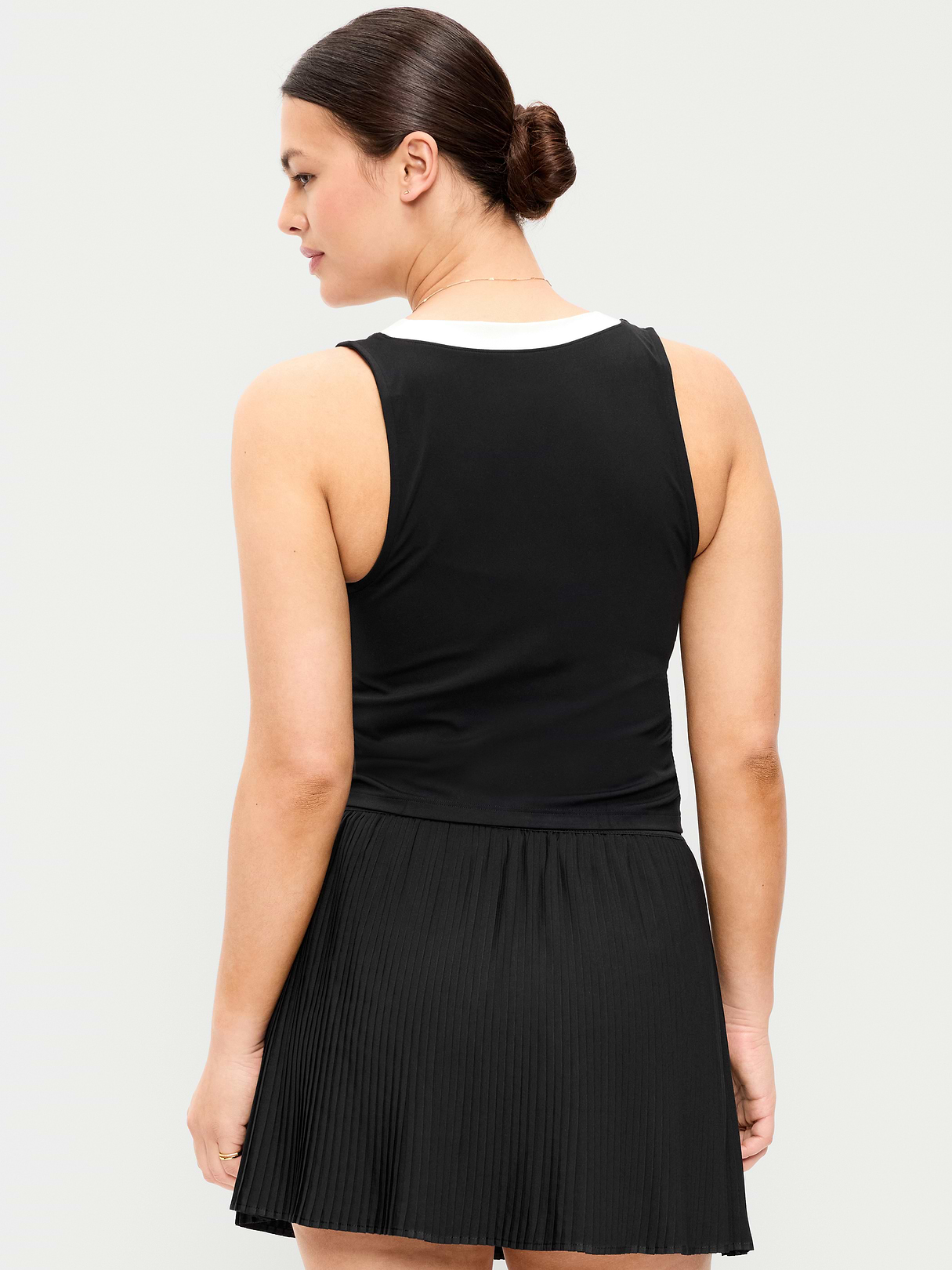 StudioSmooth Cropped Tennis Tank Top - Black Jack