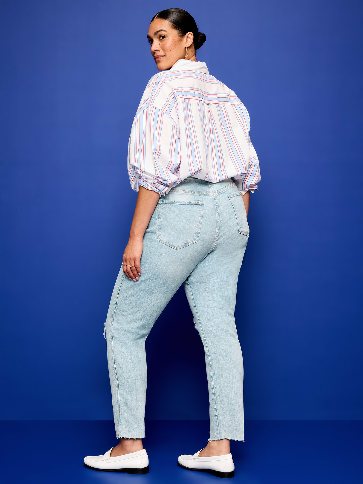 High-Waisted Vintage Slim Jeans - Ripped Light Wash