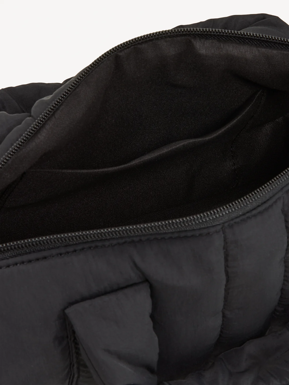 Active Puff Barrel Bag - BlackJack