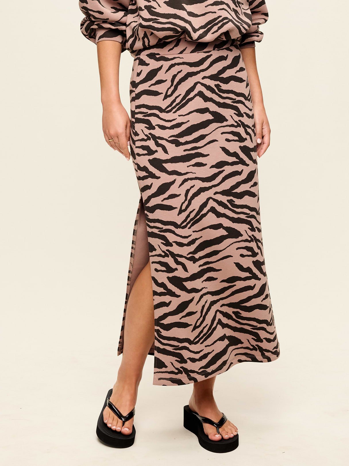 High-Waisted Bounce Fleece Maxi Skirt - Animal Print