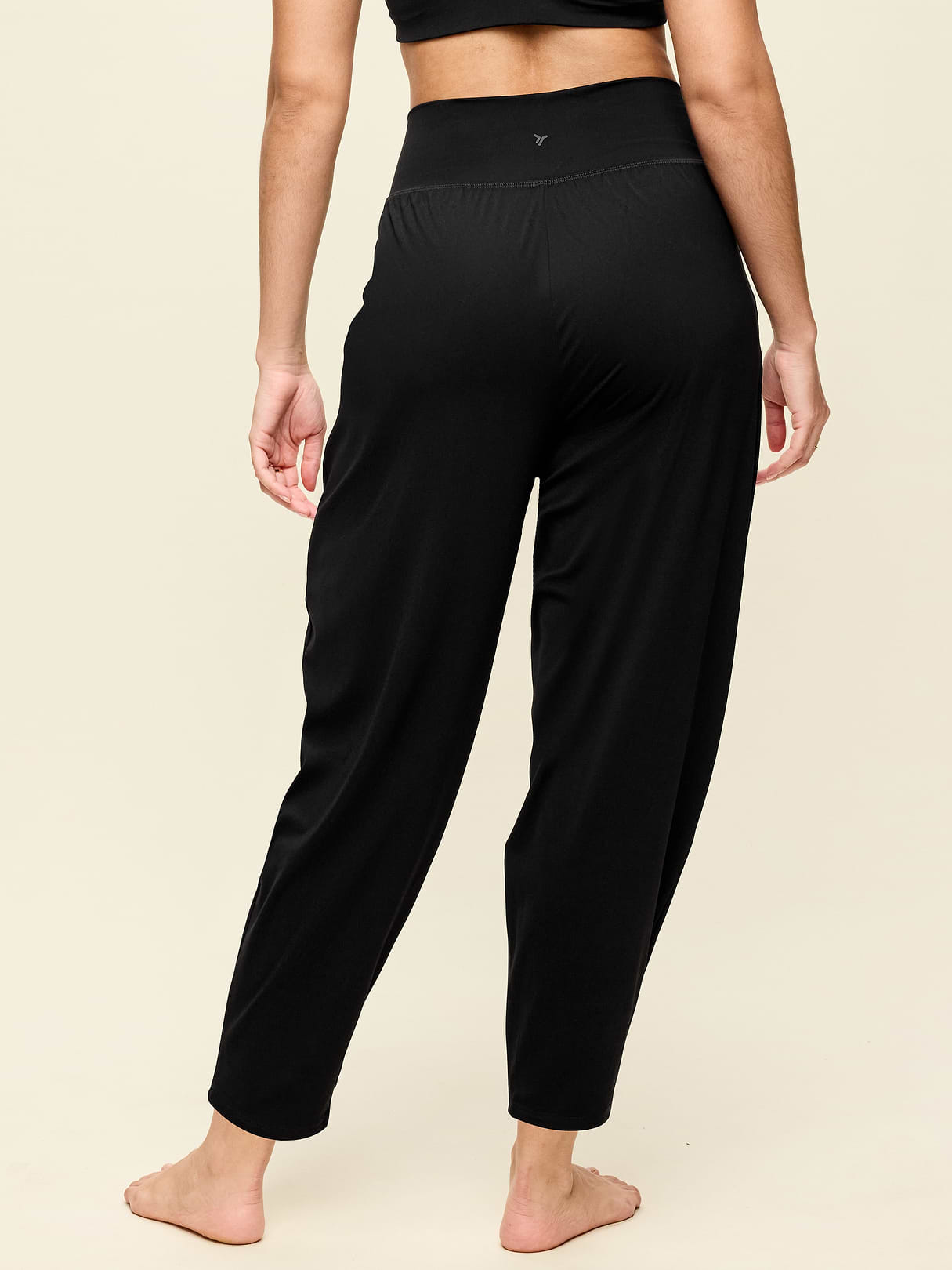 High-Waisted StudioSmooth Jogger - Black Jack