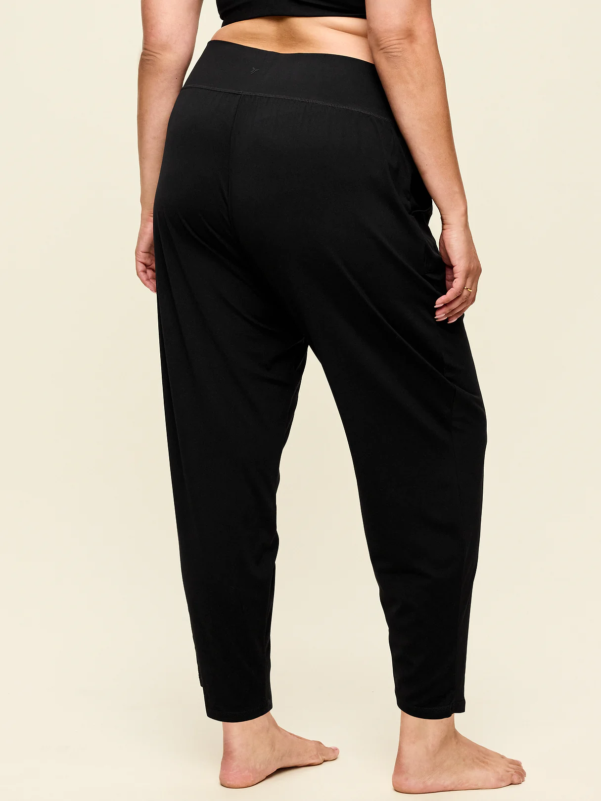High-Waisted StudioSmooth Jogger - Black Jack