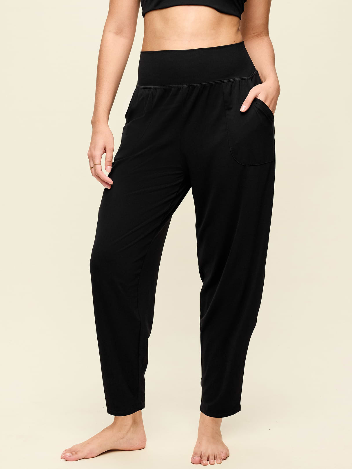 High-Waisted StudioSmooth Jogger - Black Jack