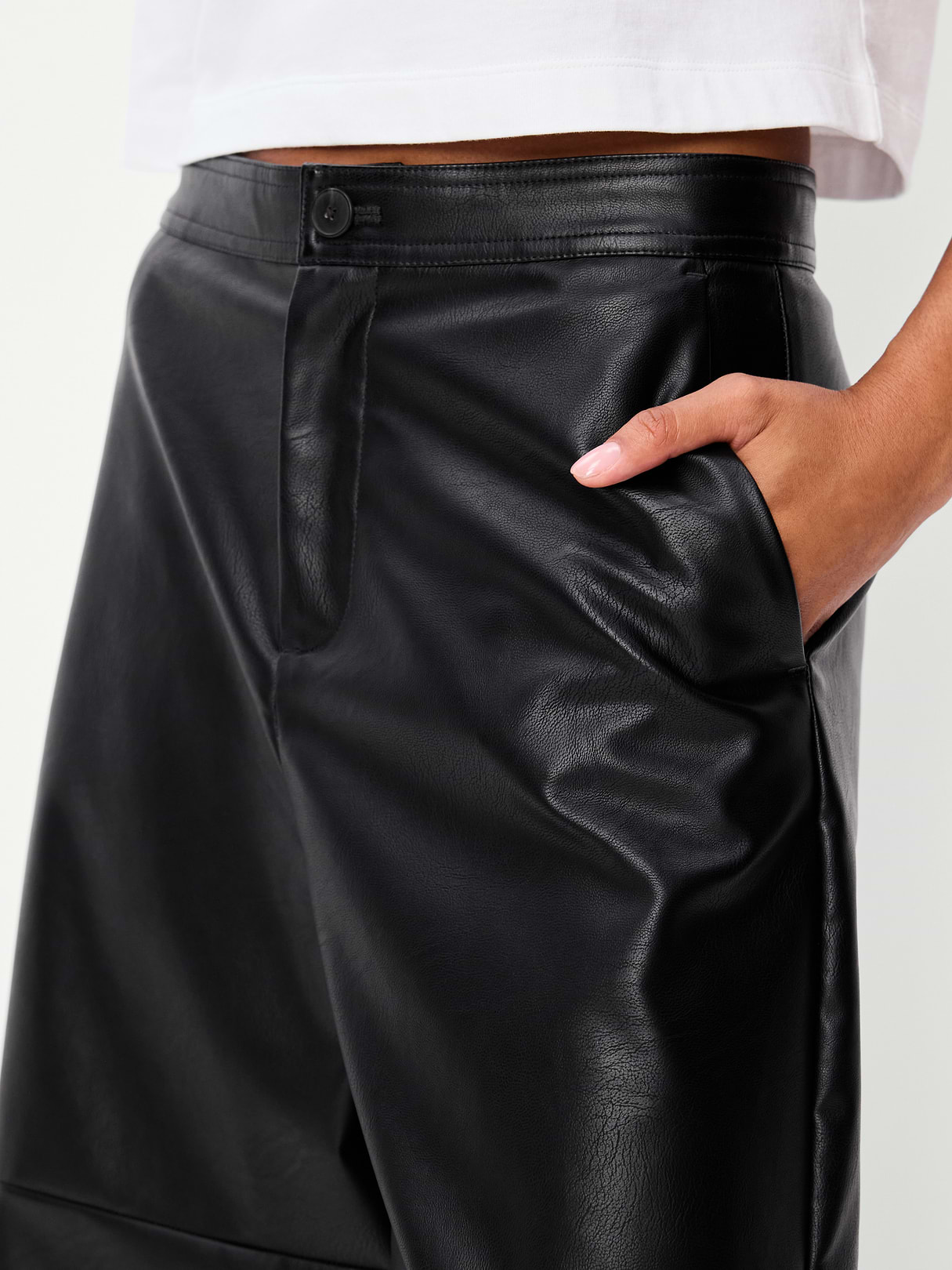 Mid-Rise Faux-Leather Baggy Culottes - Black Jack