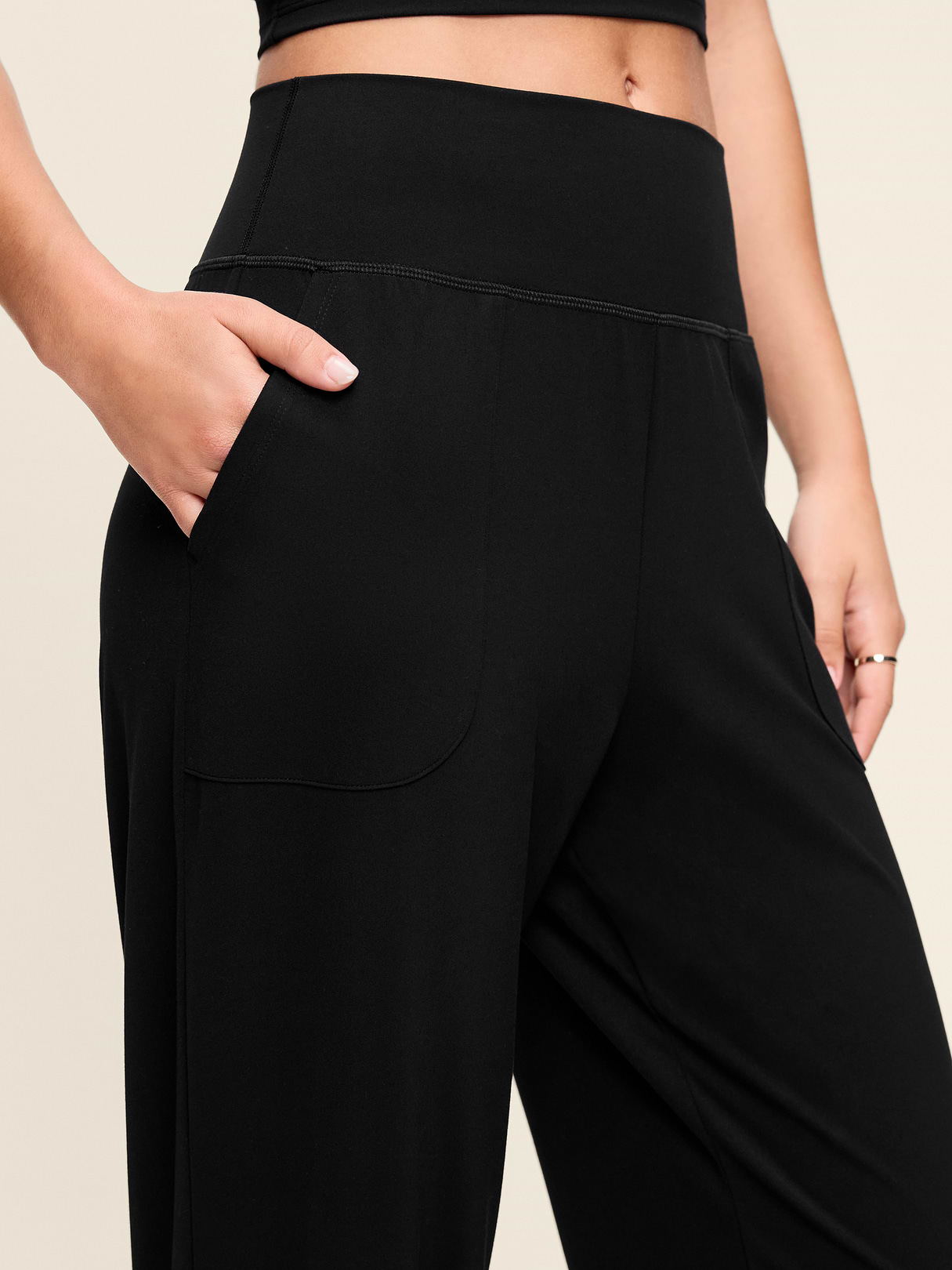 High-Waisted StudioSmooth Jogger - Black Jack