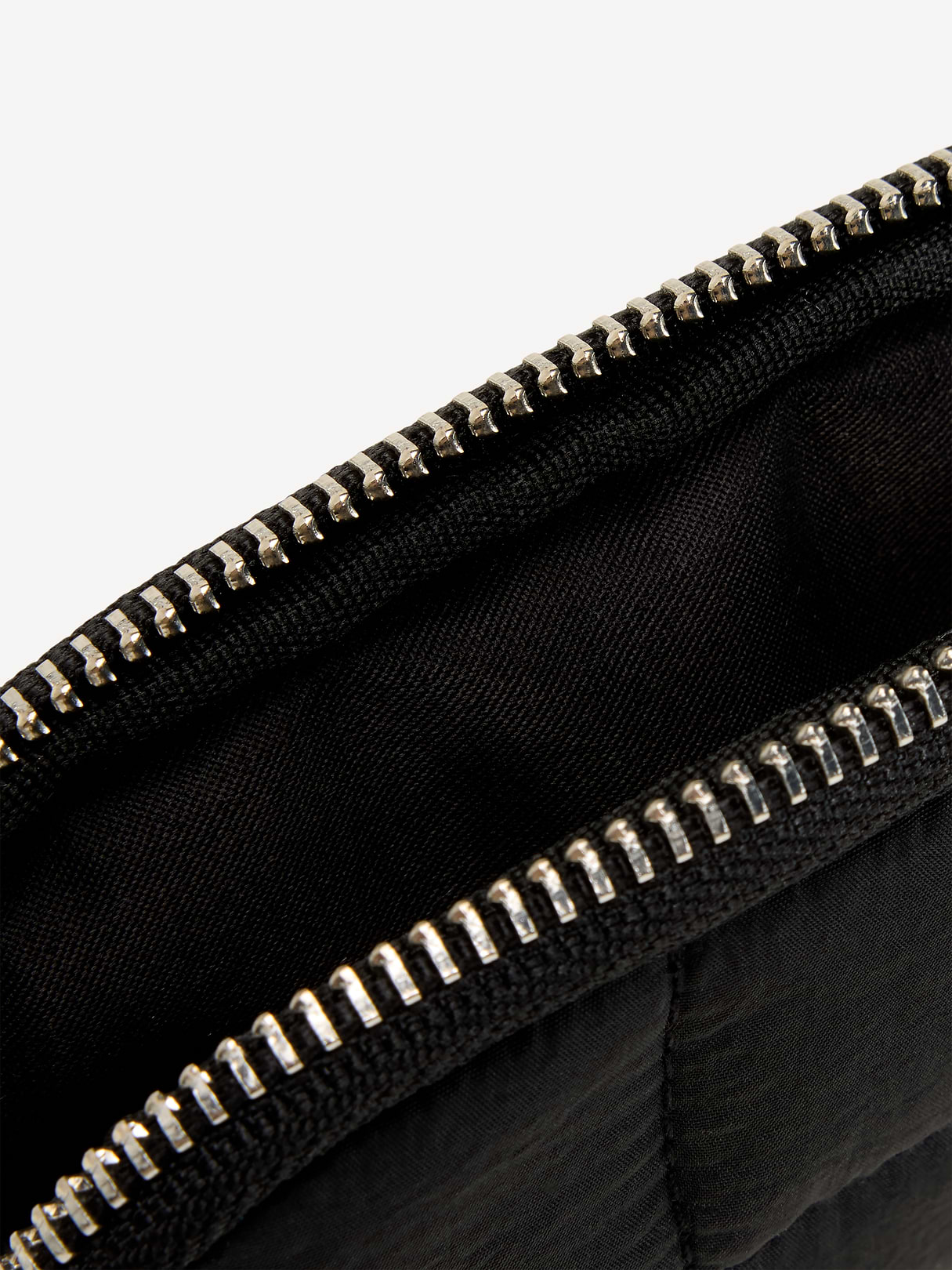 Active Puffer Wristlet - Black Jack