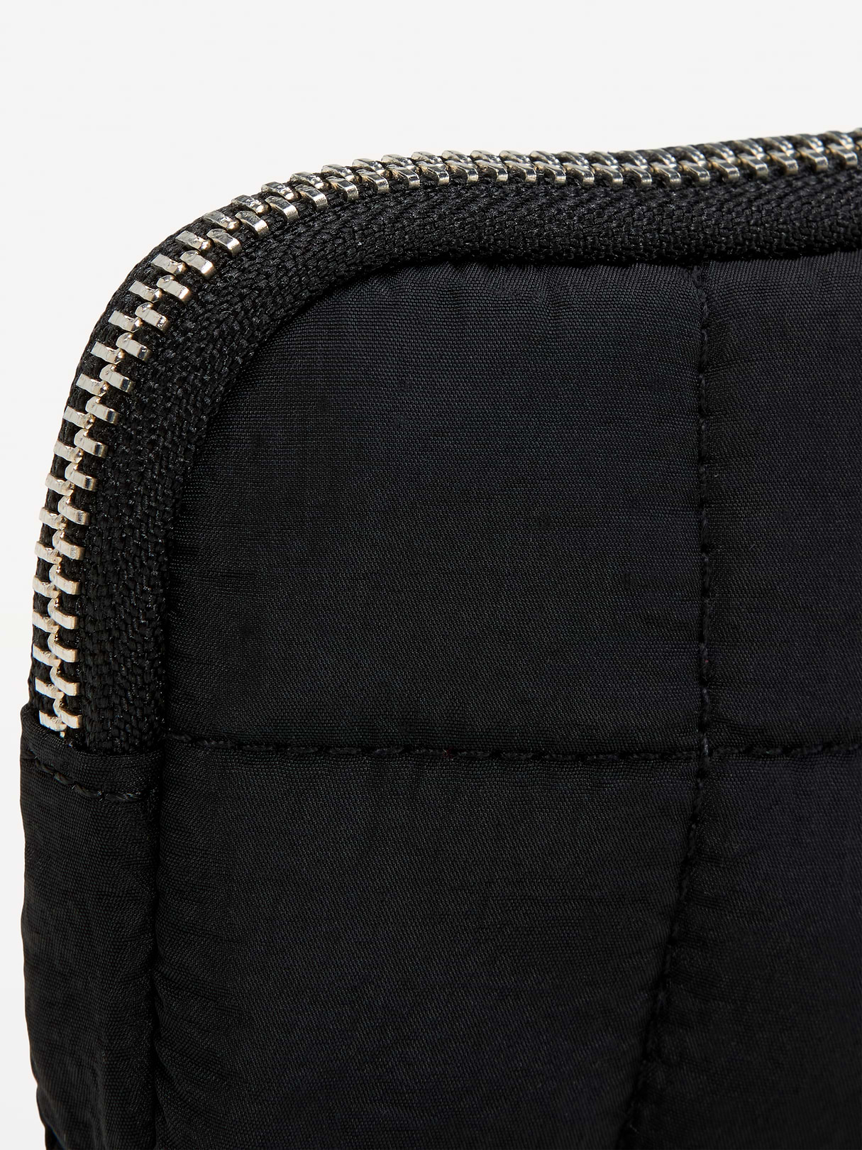 Active Puffer Wristlet - Black Jack