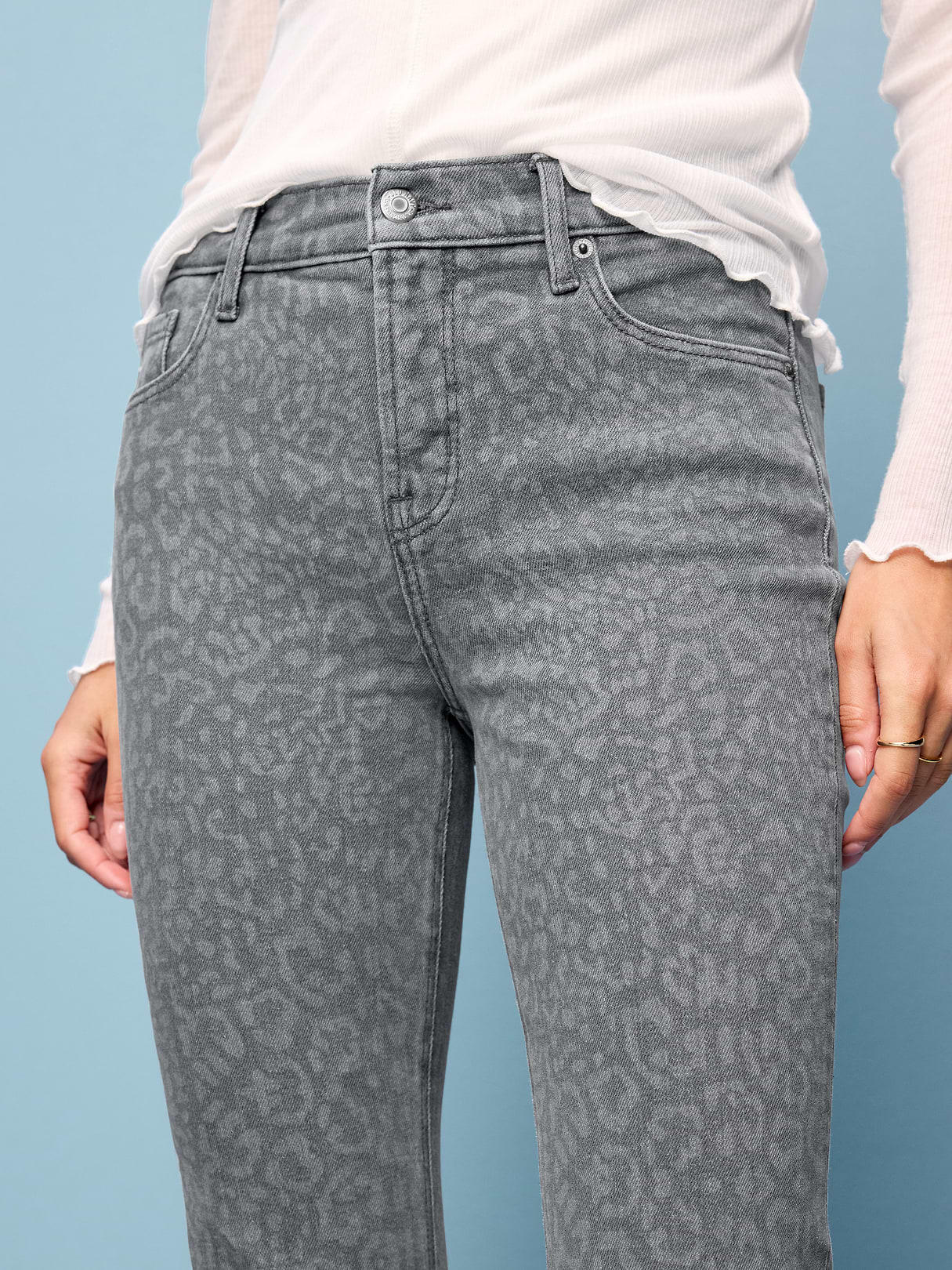 High-Waisted Flare Jeans - Roxanne