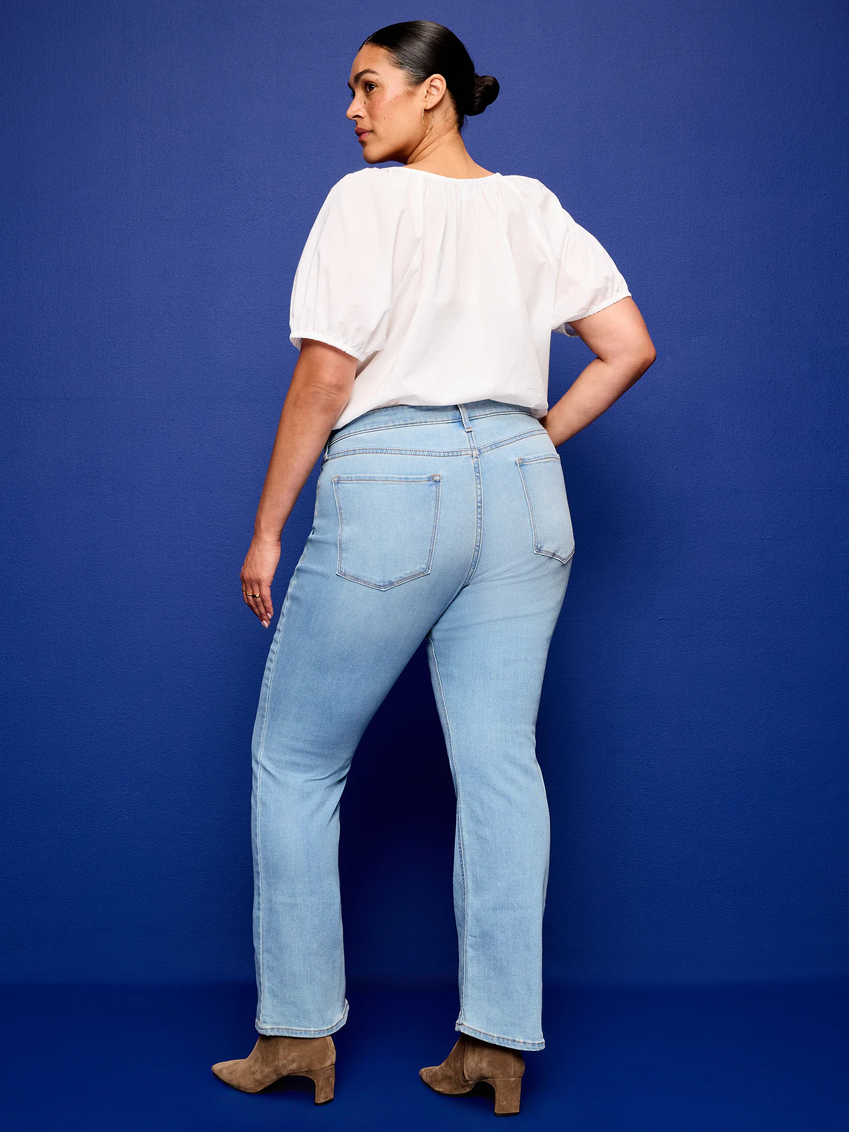Mid-Rise Wow Boot-Cut Jeans - Light Wash