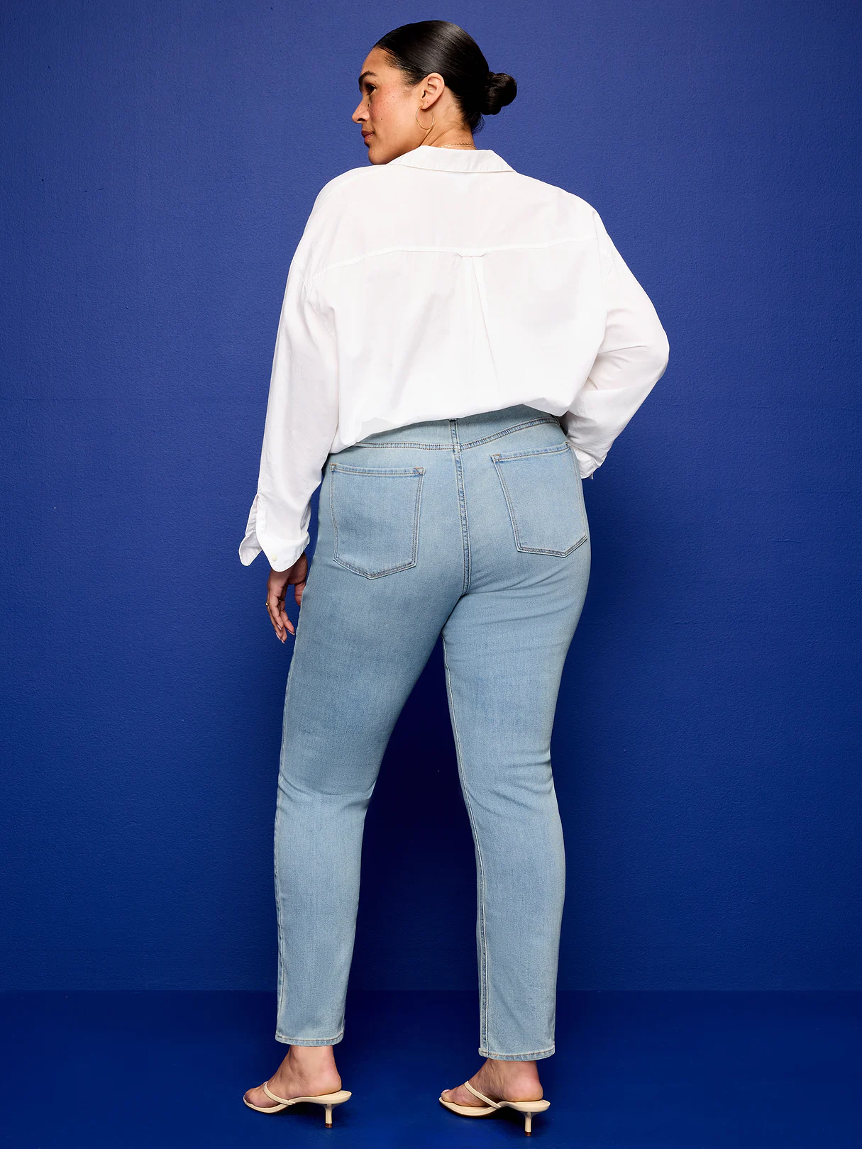 High-Waisted Wow Straight Ankle Jeans - Light Wash