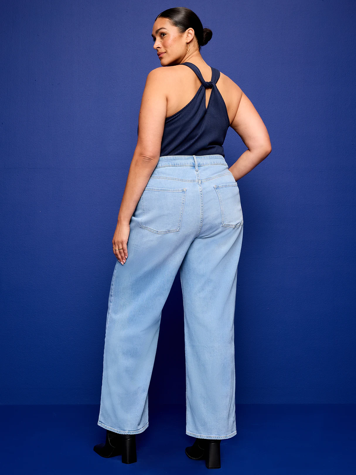 High-Waisted Wow Wide-Leg Jeans - Light Wash