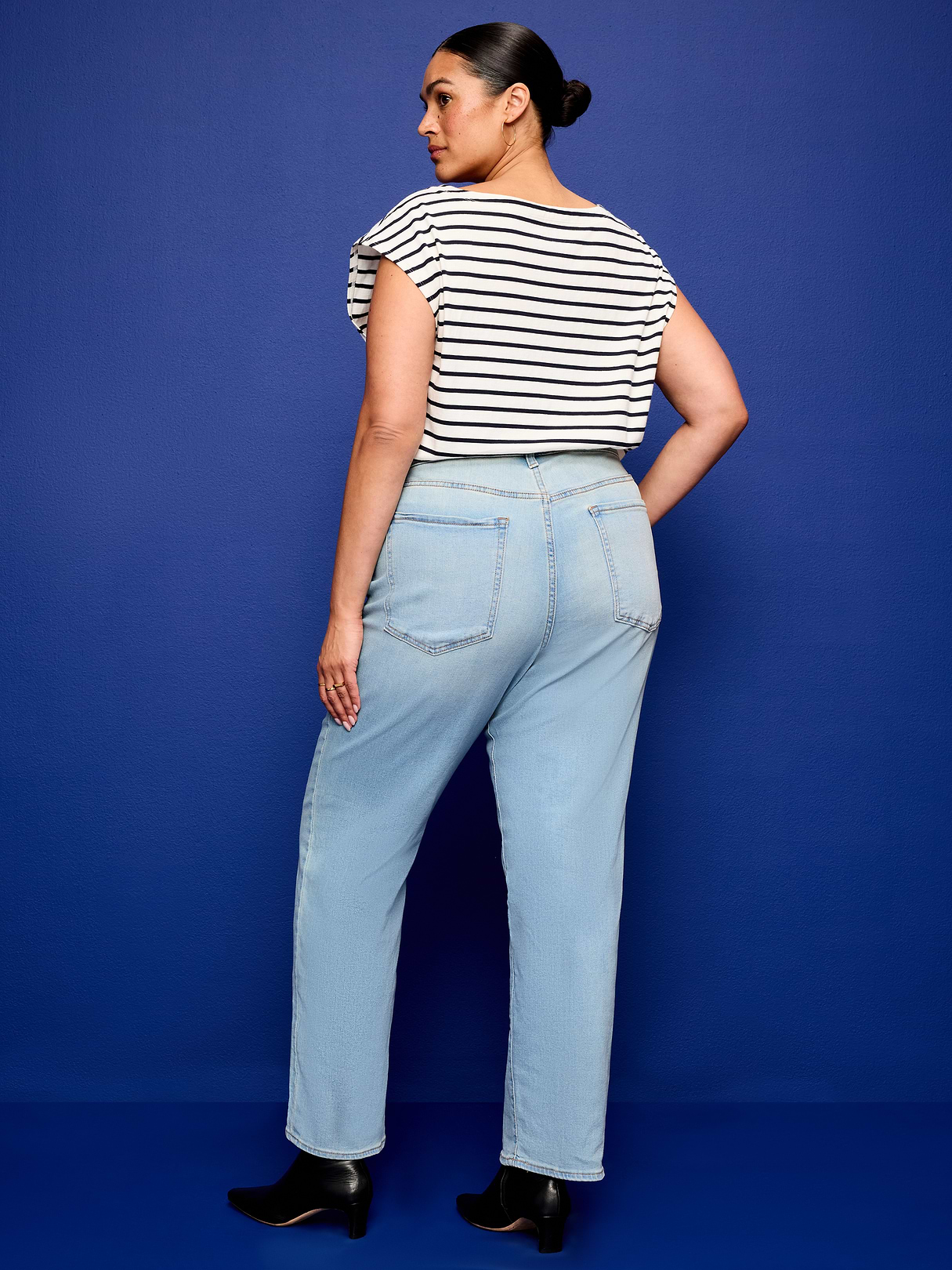 High-Waisted Wow Loose Jeans - Light Wash