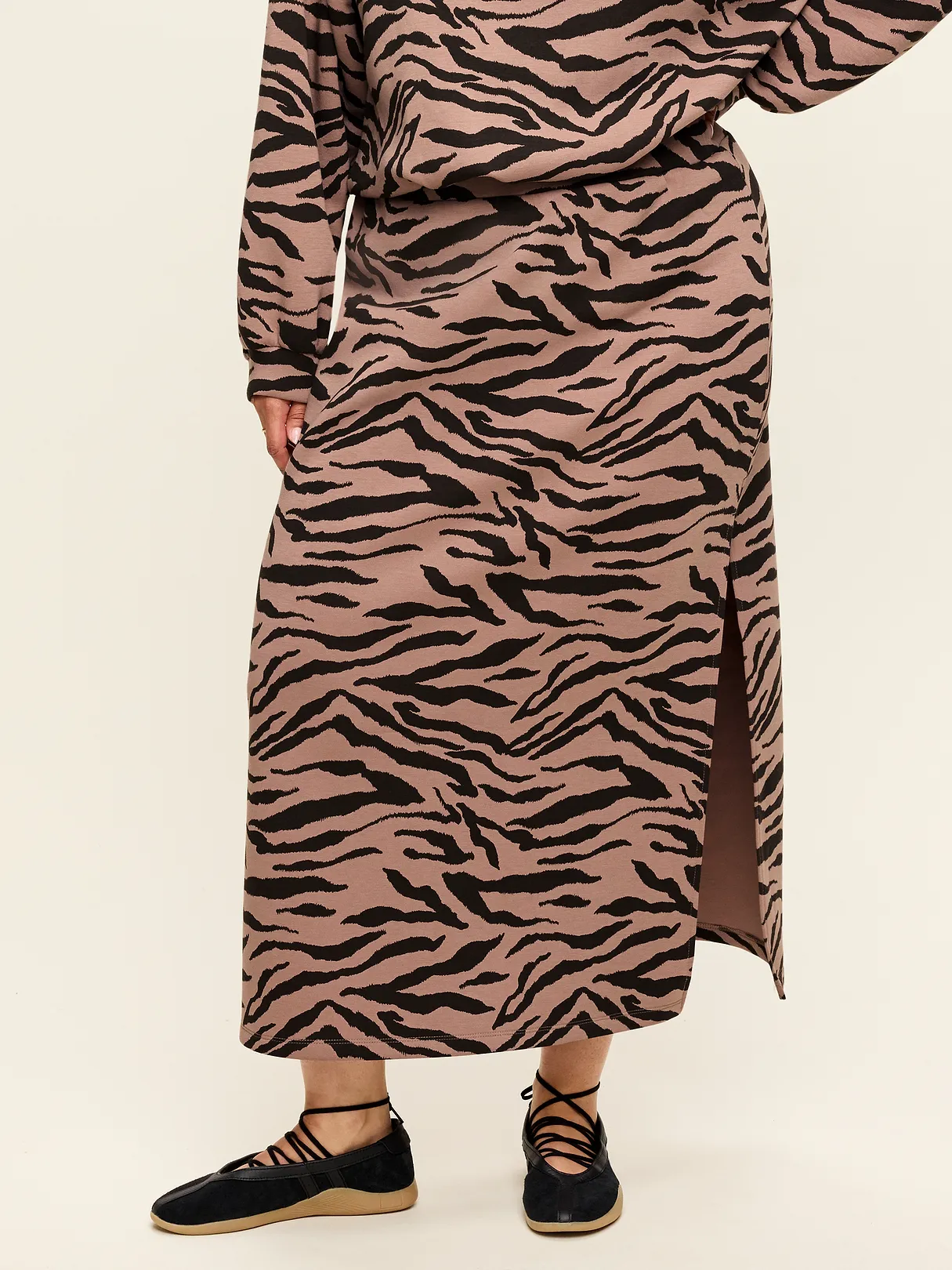 High-Waisted Bounce Fleece Maxi Skirt - Animal Print