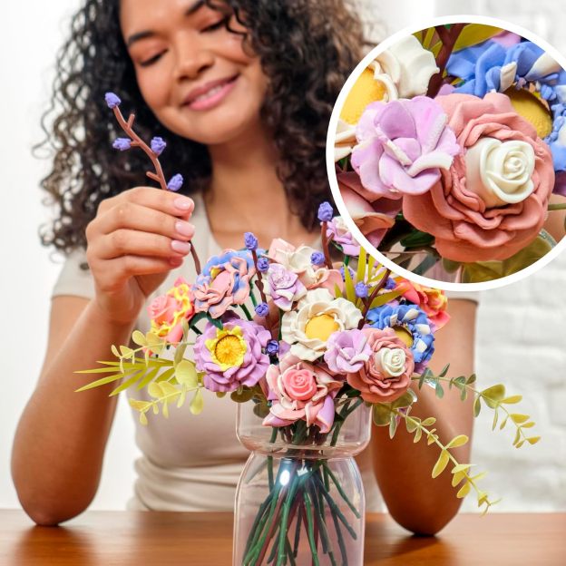 Play-Doh Blooms Garden Flower Bouquet Making Kit