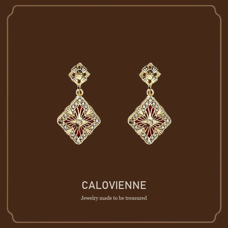 Aurelia Diamond-Shaped Clip-On Earrings Calovienne cover image