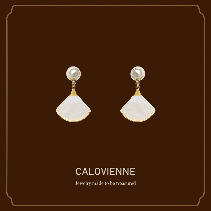 Amara Fan Shell Pearl Clip-On Earrings Calovienne cover image