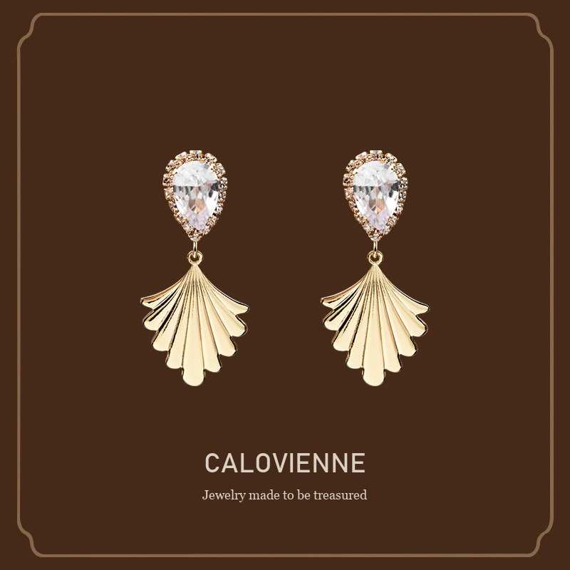 Amara Fan Shell Clip-On Earrings Calovienne cover image