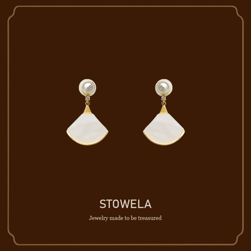 Amara Fan Shell Pearl Clip-On Earrings product image 1