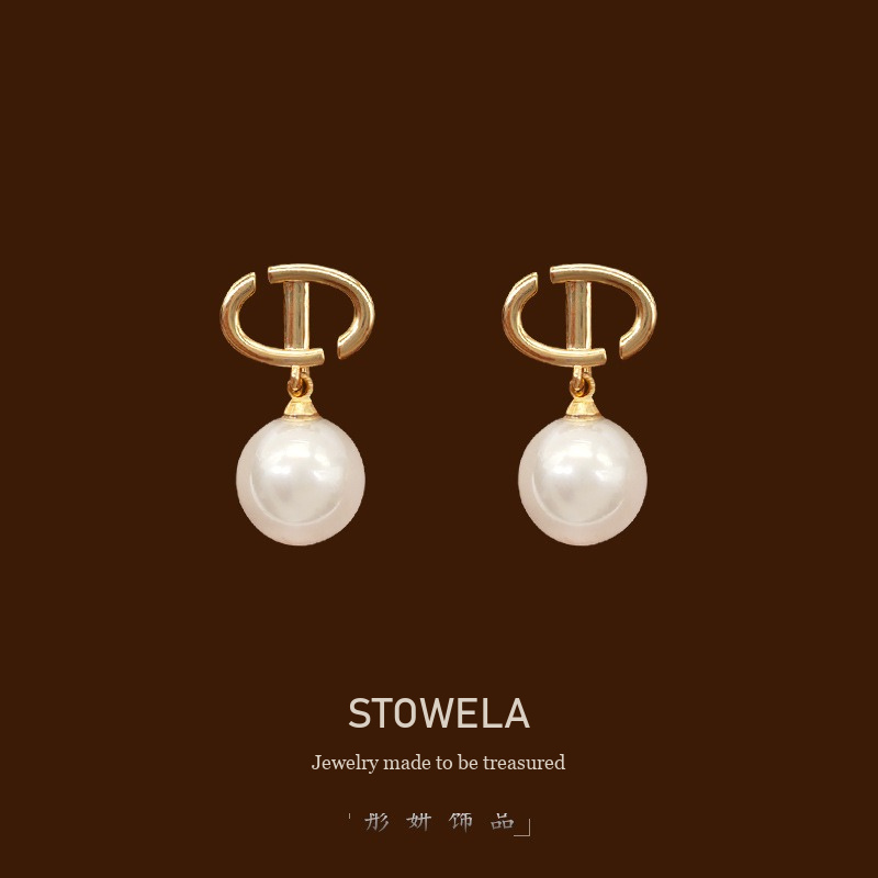 Aurelia Pearl Clip-On Drop Earrings product image 1