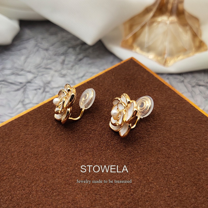 Lumière Floral Pearl Clip-On Earrings product image 4
