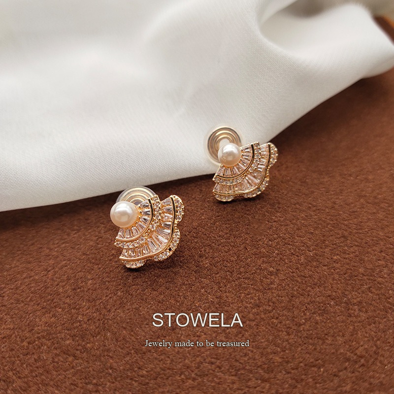 Noelle Fan Pearl Clip-On Earrings product image 4