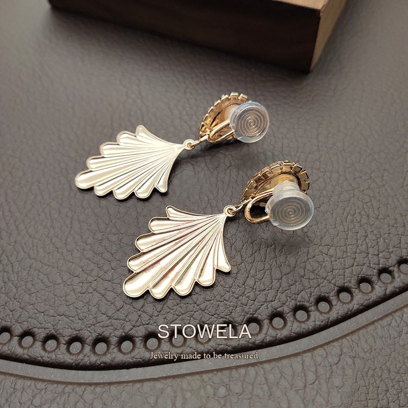 Amara Fan Shell Clip-On Earrings product image 4