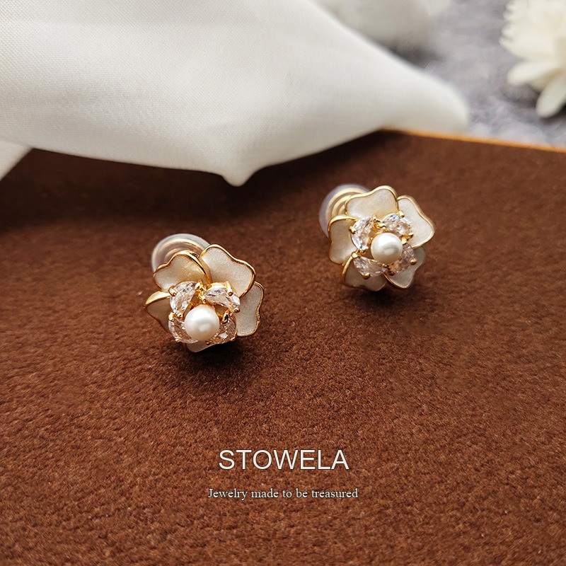 Lumière Camellia Pearl Crystal Clip-On Earrings product image 4
