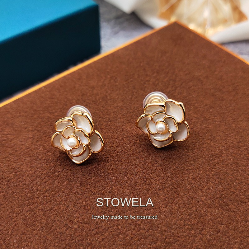 Lumière Floral Pearl Clip-On Earrings product image 6