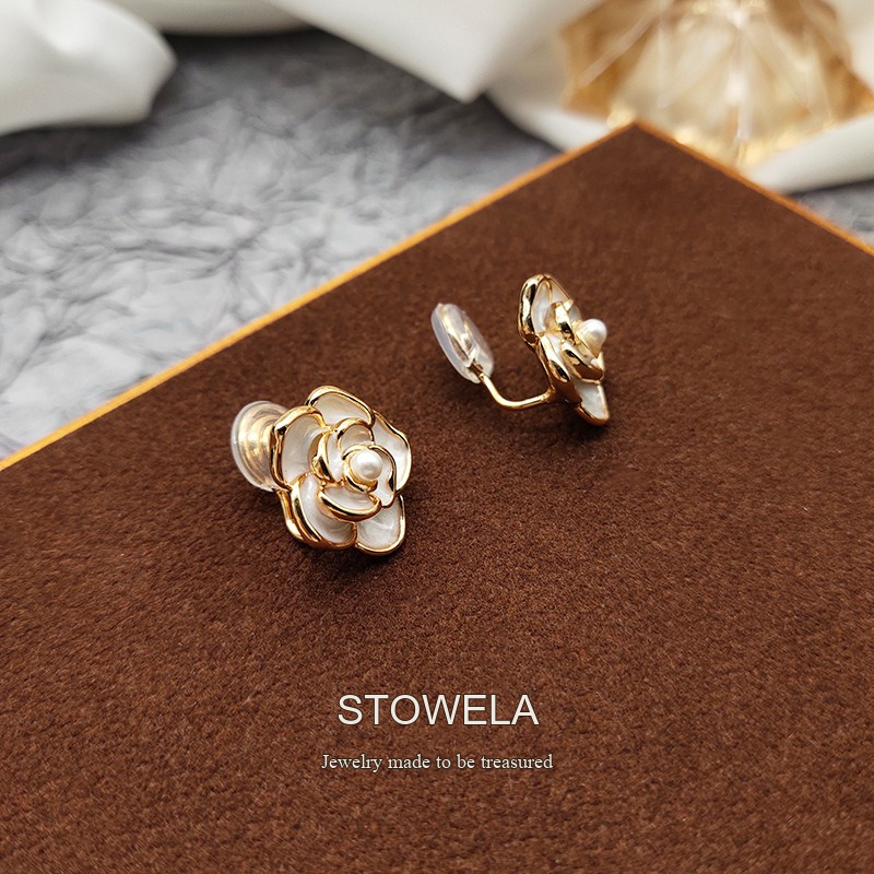 Lumière Floral Pearl Clip-On Earrings product image 7