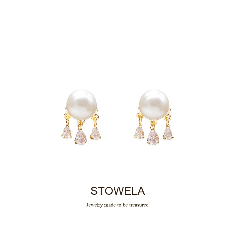 Celeste Teardrop Pearl Clip-On Earrings product image 7