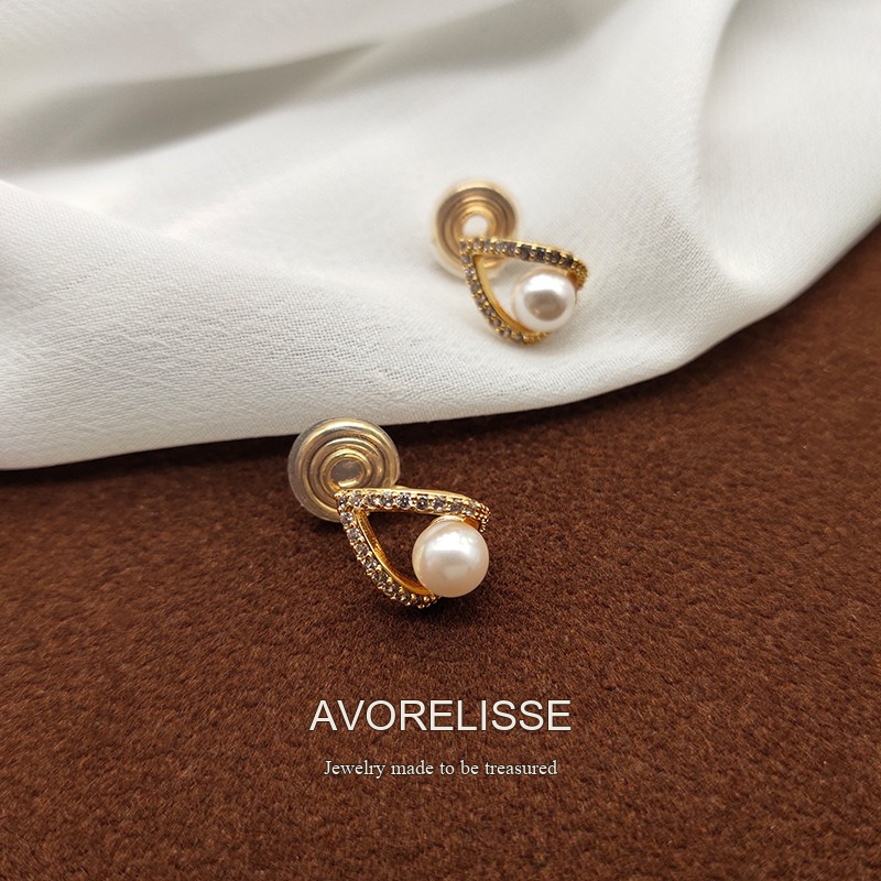 Aurelia Pearl Clip-On Earrings — Edition 44 product image 3