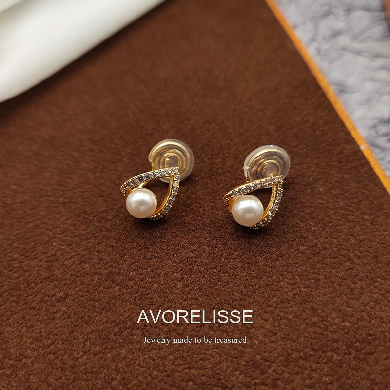 Aurelia Pearl Clip-On Earrings — Edition 44 product image 7