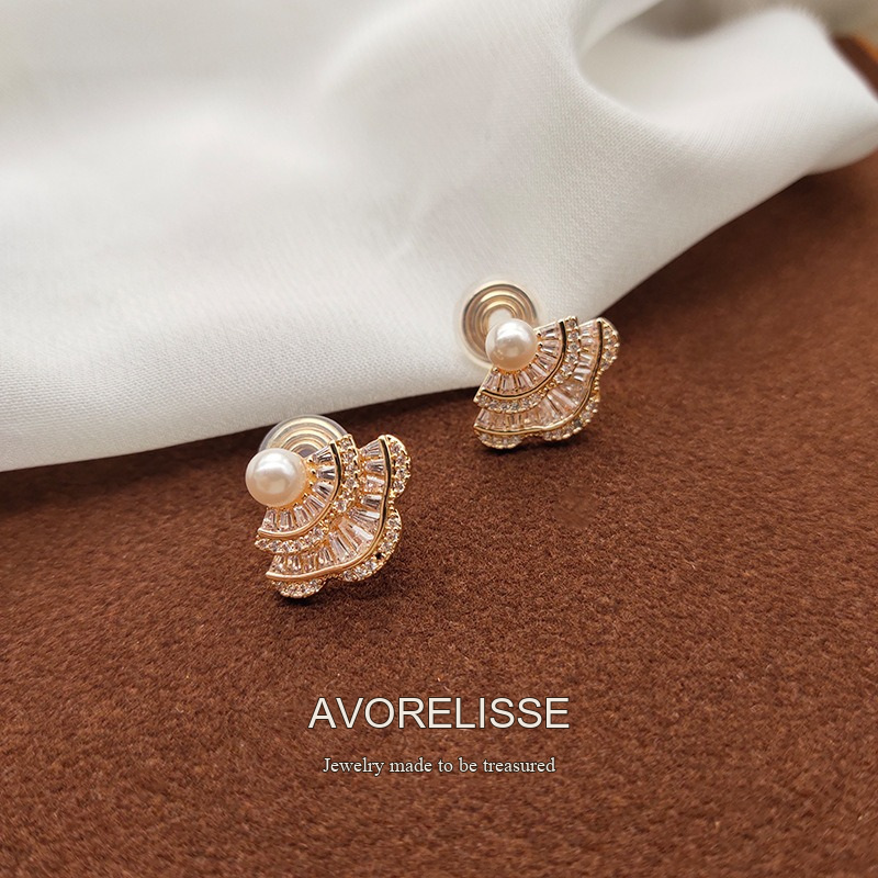 Noelle Fan Pearl Clip-On Earrings product image 4