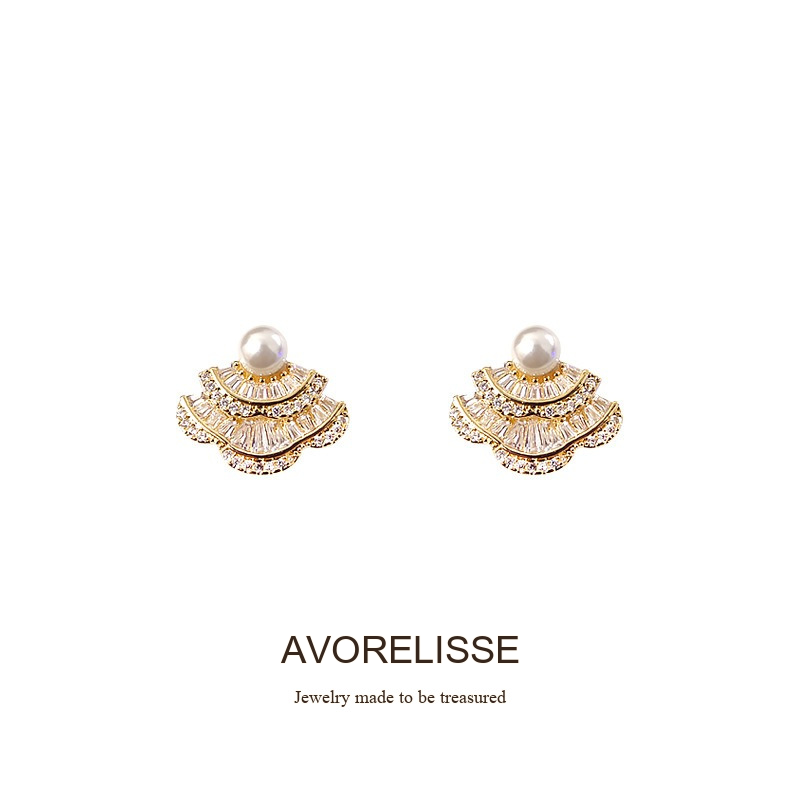 Noelle Fan Pearl Clip-On Earrings product image 7