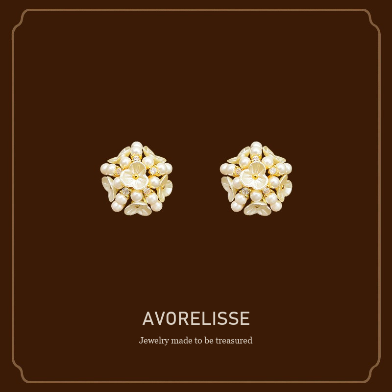 Élan Shell Pearl Clip-On Earrings product image 1