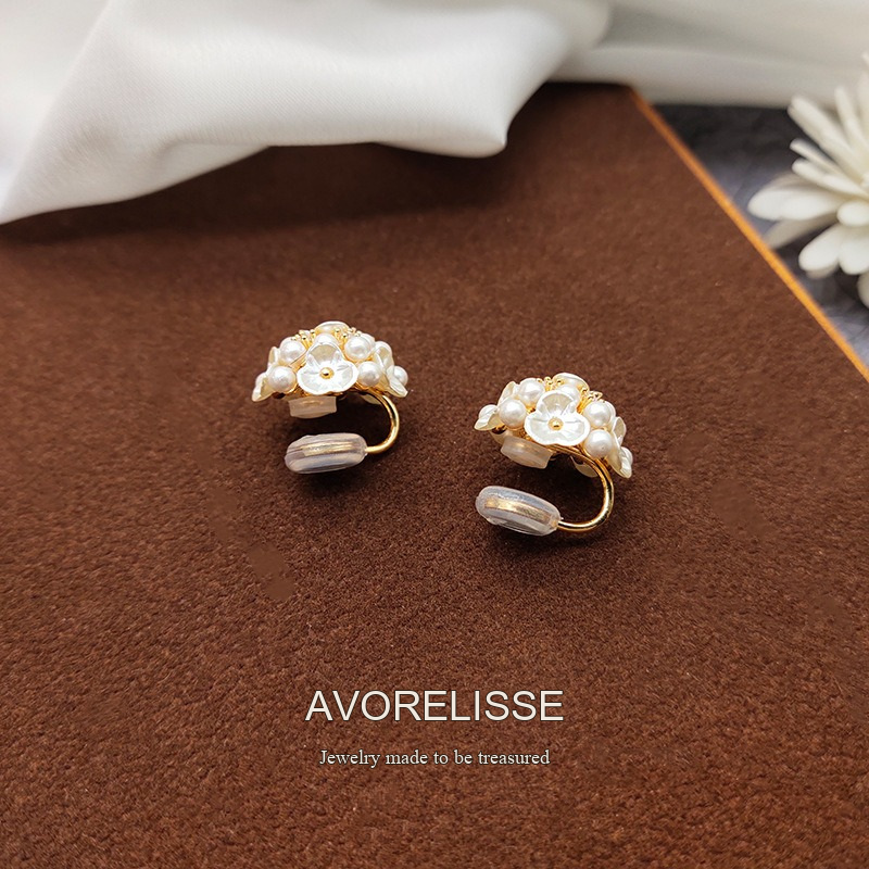 Élan Shell Pearl Clip-On Earrings product image 4