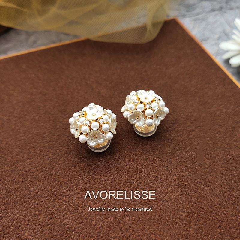 Élan Shell Pearl Clip-On Earrings product image 5