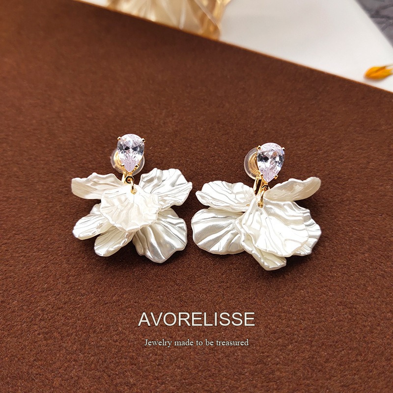 Amara Floral Leaf Clip-On Earrings product image 2