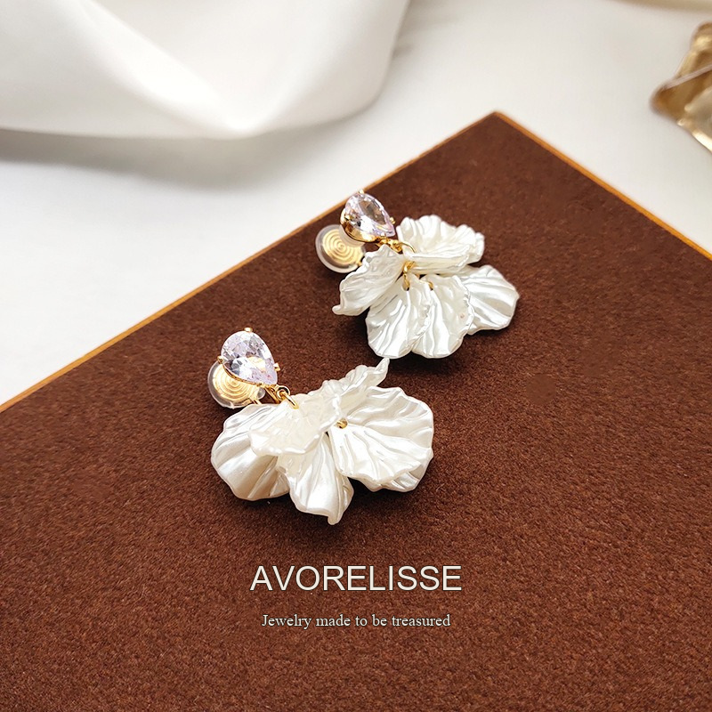 Amara Floral Leaf Clip-On Earrings product image 4