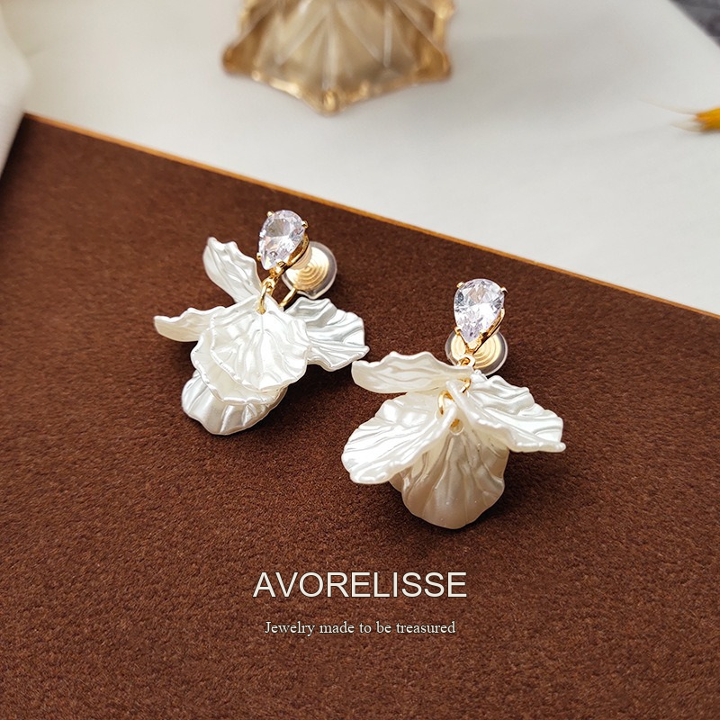 Amara Floral Leaf Clip-On Earrings product image 5