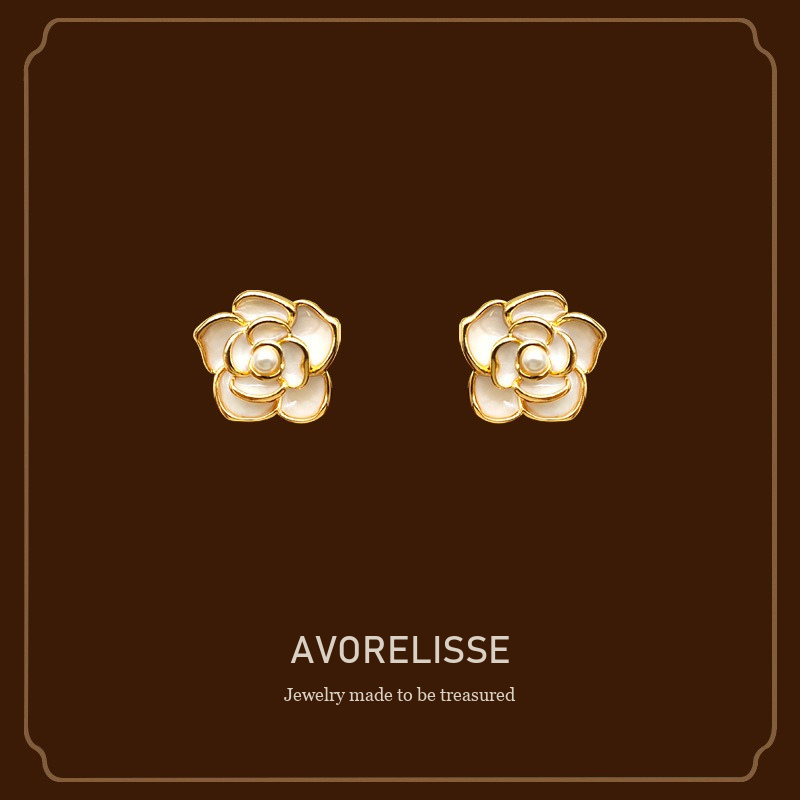 Lumière Floral Pearl Clip-On Earrings product image 1
