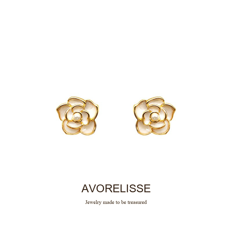 Lumière Floral Pearl Clip-On Earrings product image 8