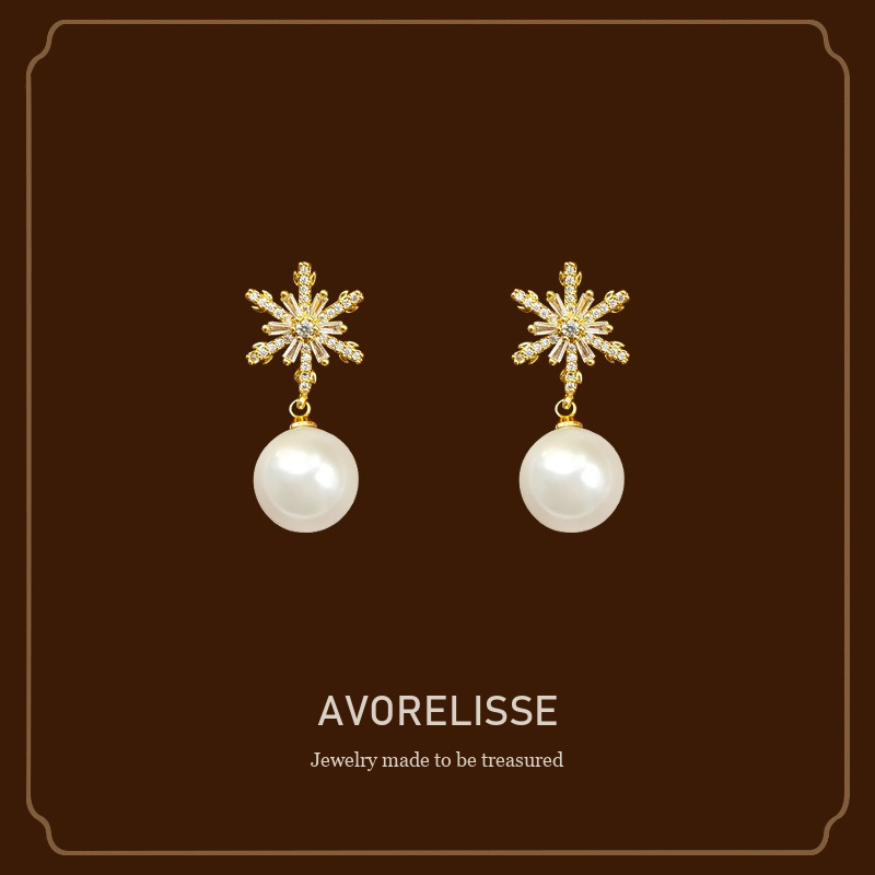 Lumière Pearl Star Clip-On Earrings product image 1