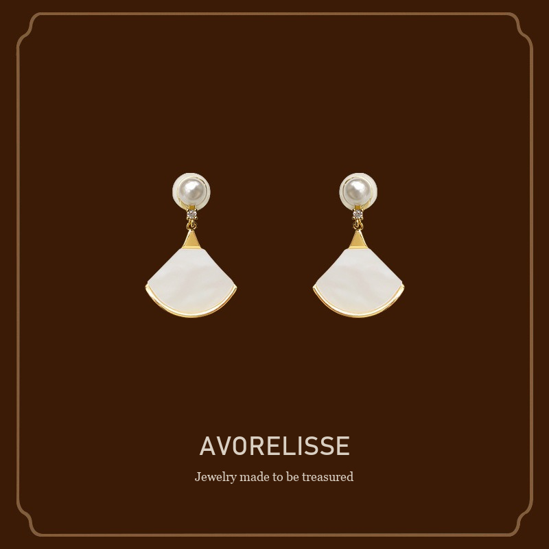 Amara Fan Shell Pearl Clip-On Earrings product image 1