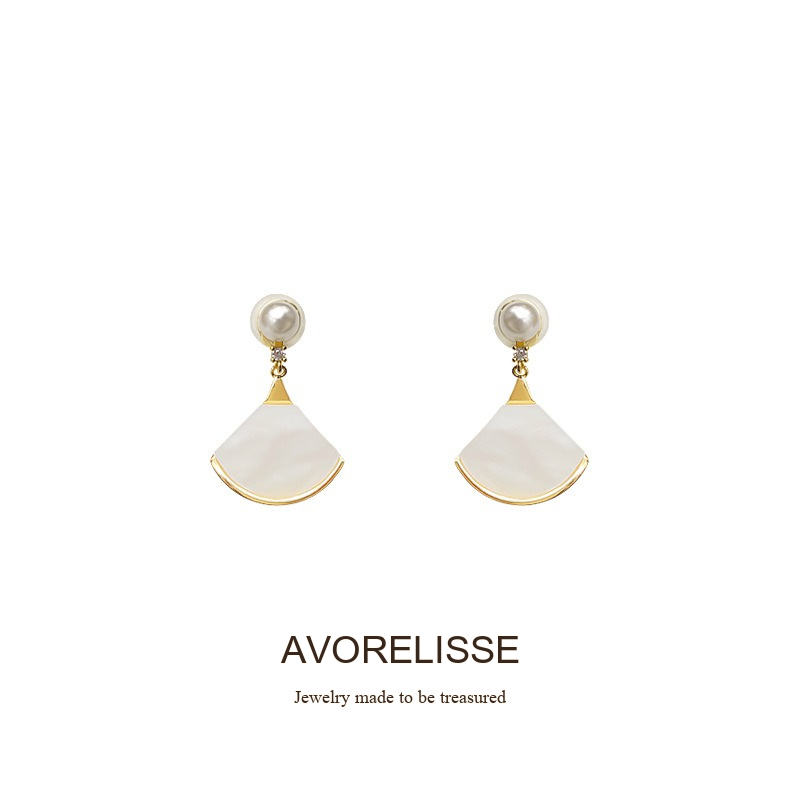 Amara Fan Shell Pearl Clip-On Earrings product image 8